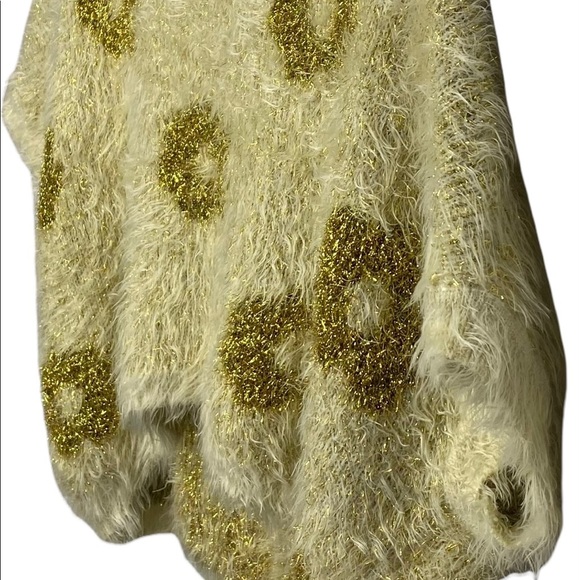 36 Point 5 Women’s Cropped Sweater S Cream Gold Fuzzy Glittery Dolman Sleeves. - Picture 8 of 12